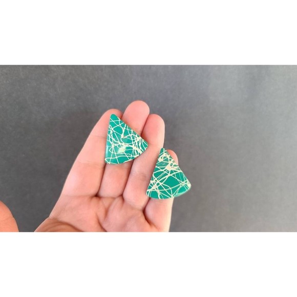 1980s Aqua and White Graffiti Triangular Earrings - Picture 5 of 10